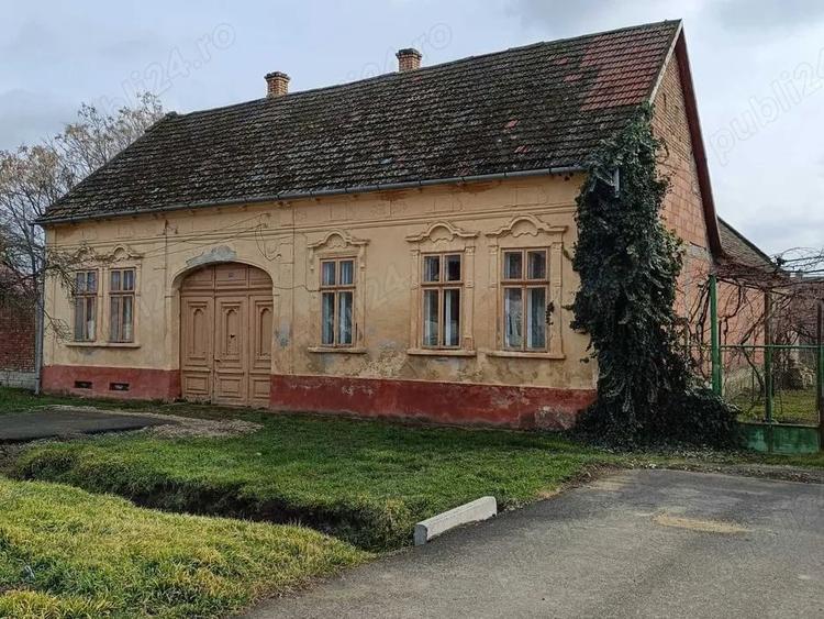 Casă cu 4 camere în Lovrin