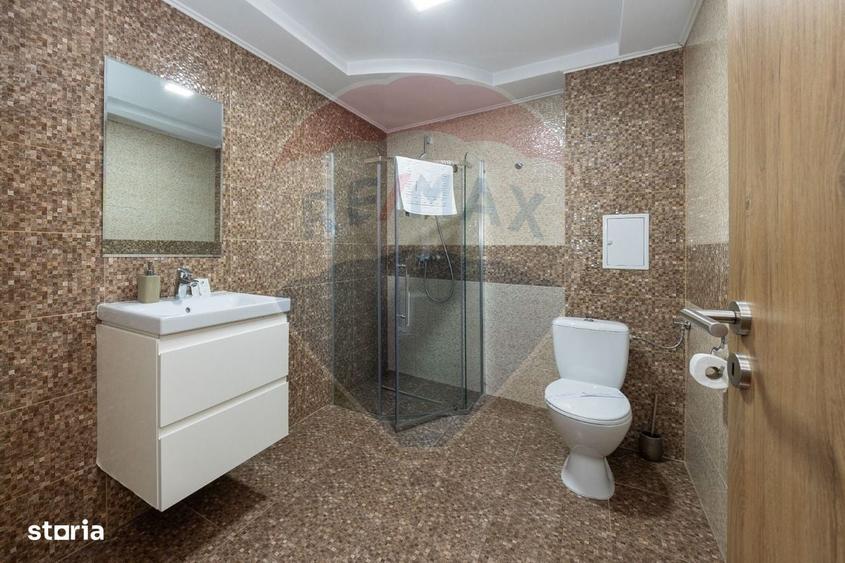 Spațiu comercial, de 2,110 mp, în Central