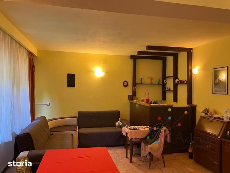 Casă cu 9 camere cu Teren 675 Mp în Central