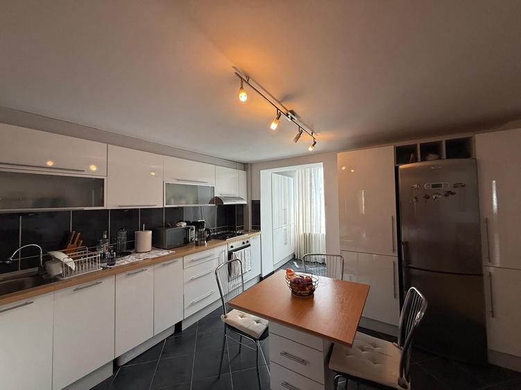 Apartament cu 3 camere decomandat în Dorobanți