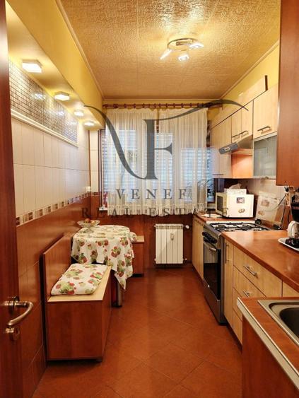 Apartament cu 3 camere decomandat în Obor