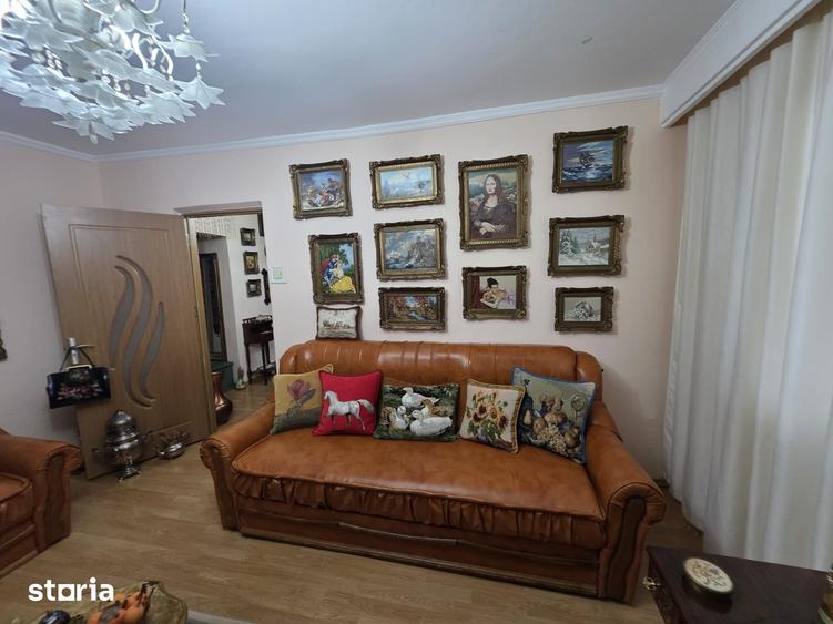 Apartament cu 3 camere decomandat în Central