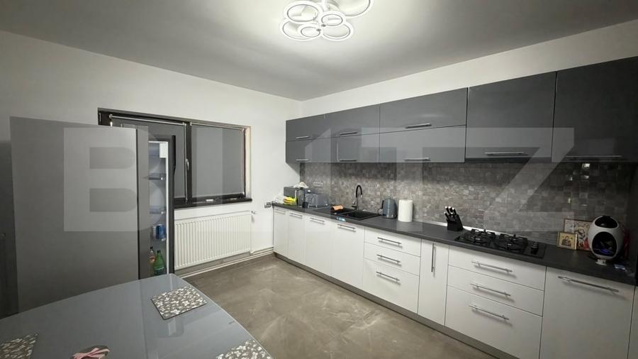 Casă individuală cu 6 camere cu Teren 2000 Mp în Exterior Est