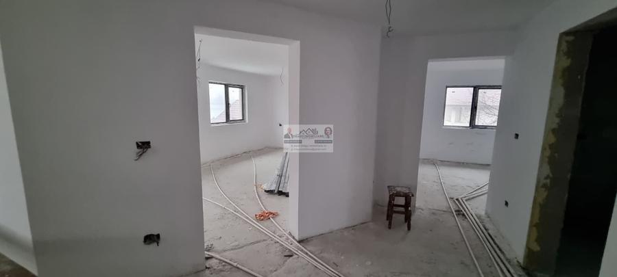 Casă individuală cu 5 camere cu Teren 504 Mp în Sud