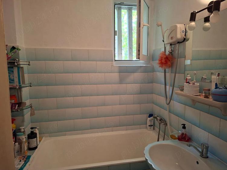 Apartament cu 3 camere semidecomandat în Central