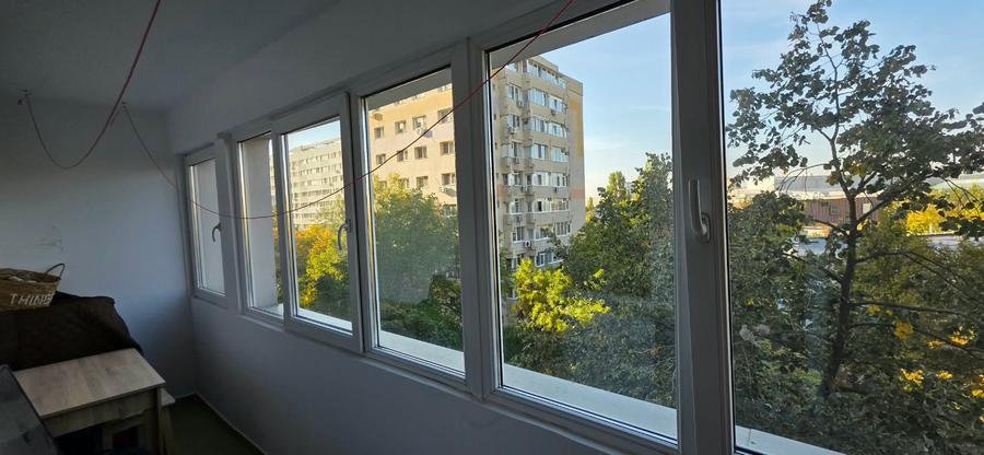 Apartament cu 3 camere semidecomandat în Dristor