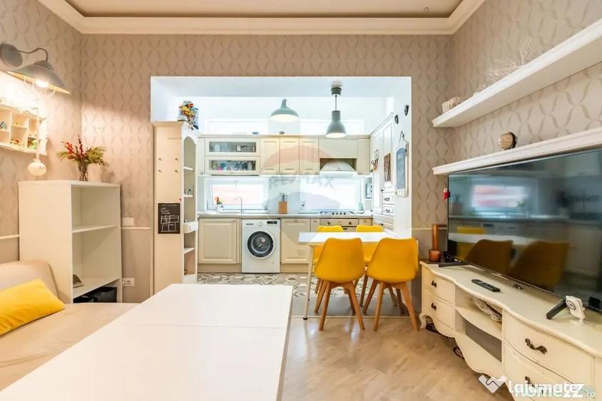 Apartament cu 4 camere semidecomandat în Turda