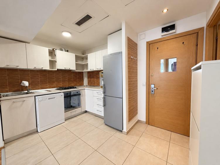 Apartament cu 2 camere semidecomandat, mobilat în Vitan