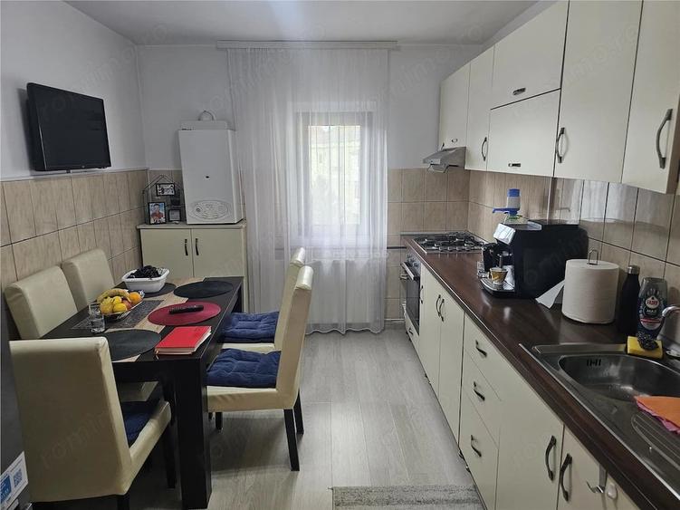 Apartament cu 3 camere decomandat în Cuptoare (Reșița)