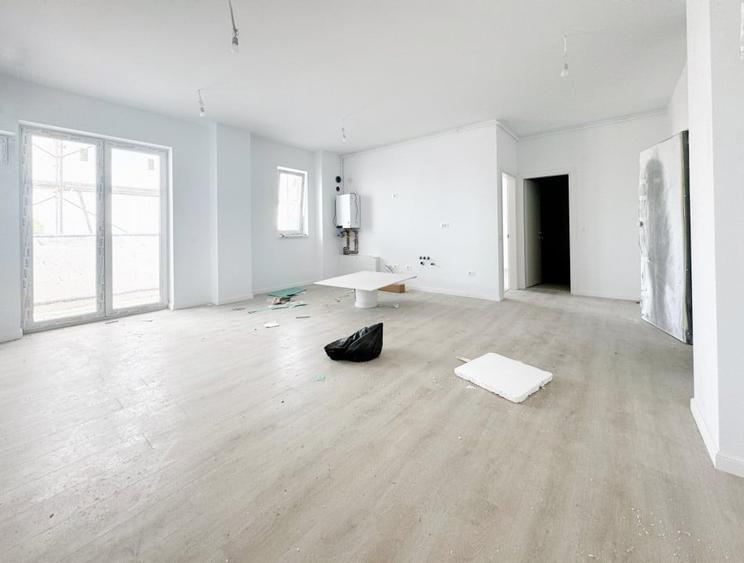 Apartament cu 3 camere semidecomandat în Aradului