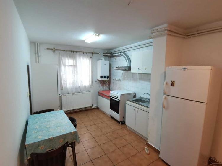Apartament cu 2 camere semidecomandat în Rahova