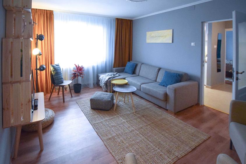 Apartament cu 3 camere decomandat în P-ța Mihai Viteazul