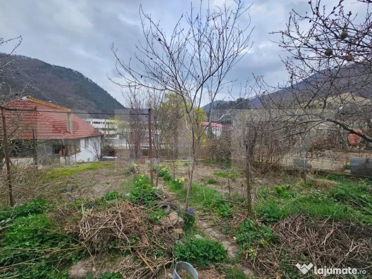 Casă cu 4 camere cu Teren 400 Mp în Central