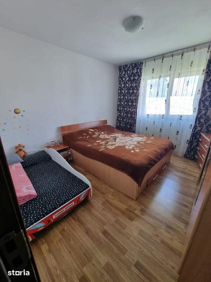 Apartament cu 3 camere decomandat în Onești