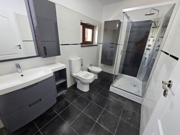 Casă cu 4 camere în Mărăcineni
