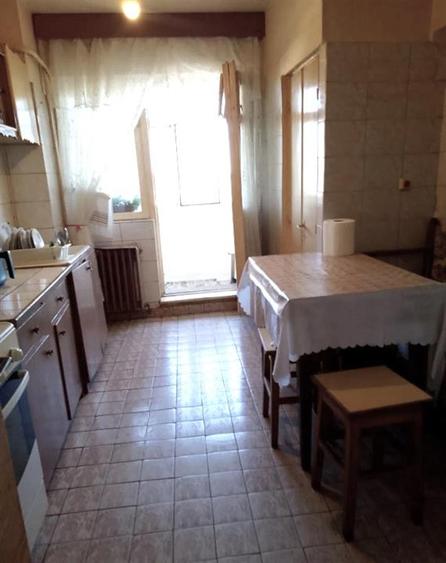 Apartament cu 3 camere decomandat în Călărași