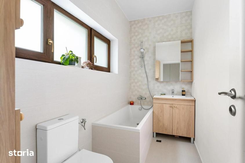 Casă cu 6 camere cu Teren 1000 Mp în Exterior Vest