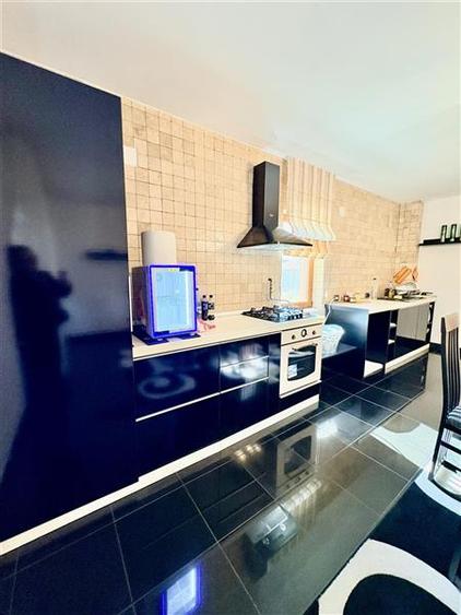 Apartament cu 3 camere decomandat, mobilat în Anda
