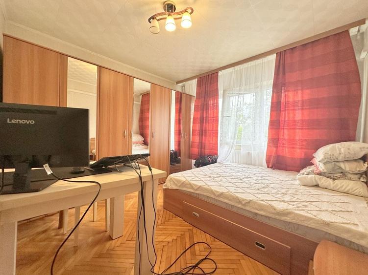 Apartament cu 2 camere decomandat, etaj intermediar - 3