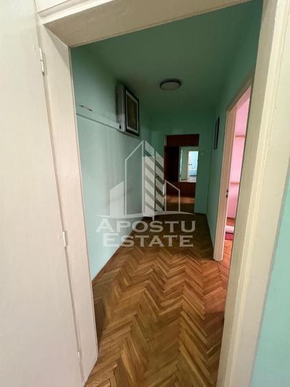 Apartament cu 3 camere decomandat în Aradului