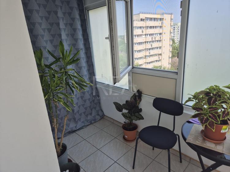 Apartament cu 3 camere semidecomandat, mobilat în Colentina