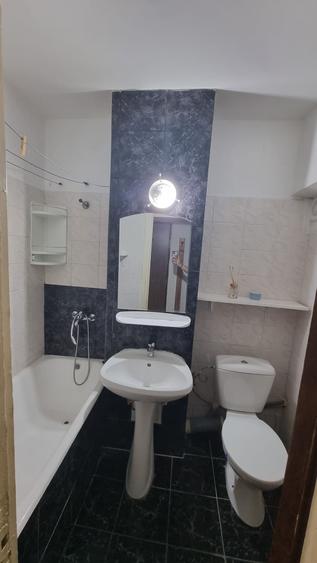 Garsonieră semidecomandată în Casa de Cultură