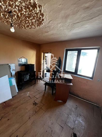 Casă individuală cu 3 camere cu Canalizare în Cristur