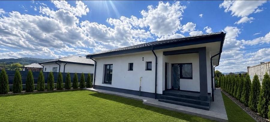Casă cu 3 camere în Dumbrava