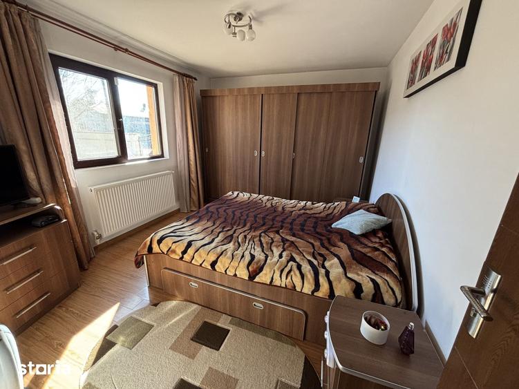 Casă cu 5 camere cu Teren 768 Mp în Poienarii Burchii