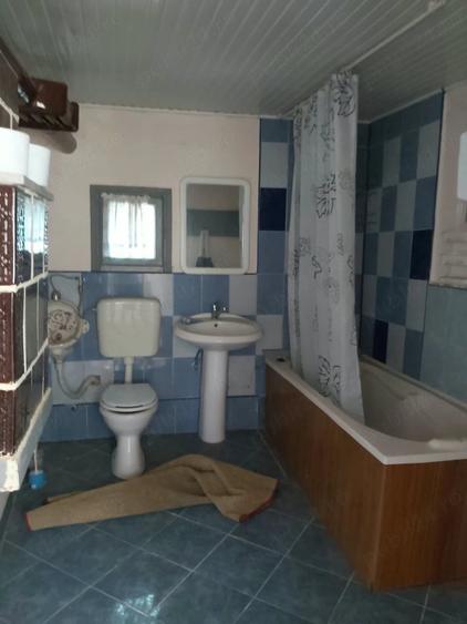 Casă cu 5 camere cu Teren 2000 Mp în Rogojeni
