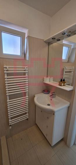 Casă individuală cu 5 camere cu Canalizare în Central