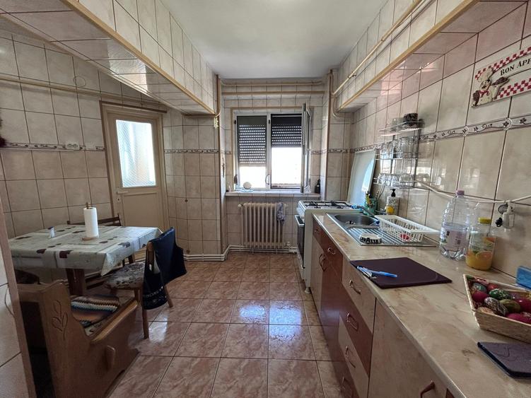 Apartament cu 3 camere decomandat, mobilat în Dorobanți