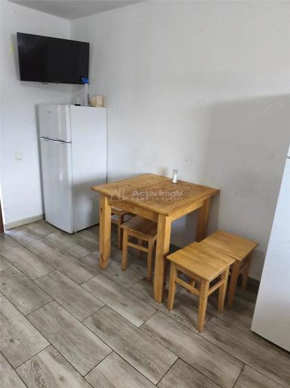 Casă cu 10 camere cu Teren 300 Mp în Cristian