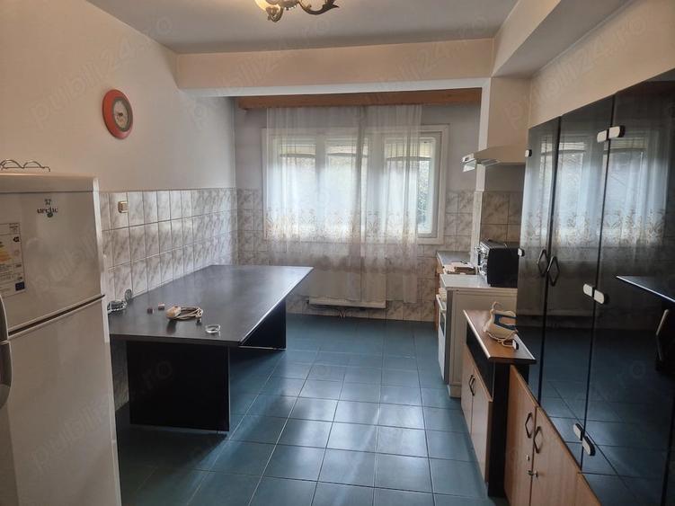 Casă cu 9 camere cu Teren 103 Mp în Ultracentral