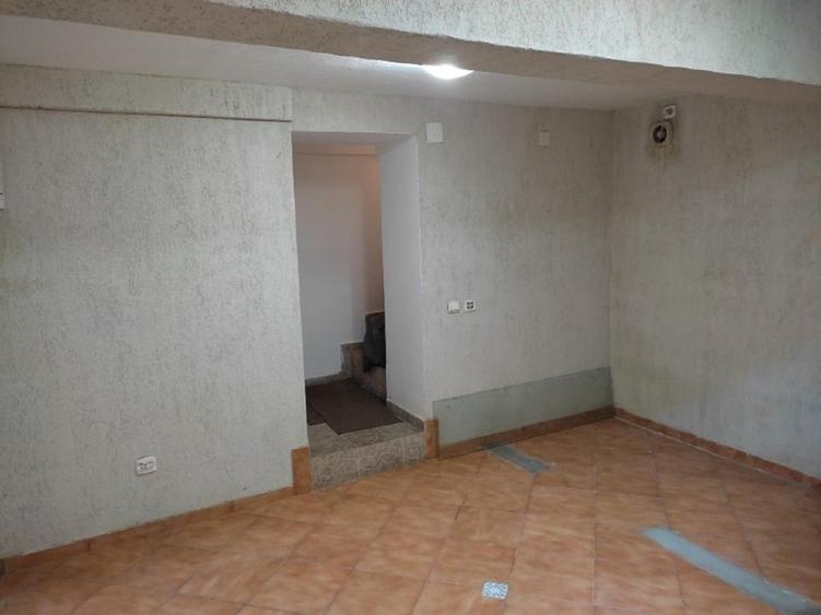 Spațiu comercial, de 60 mp, în P-ța Muncii