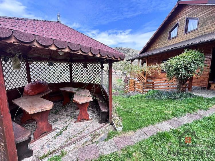 Casă cu 6 camere cu Teren 1313 Mp în Ocoliș