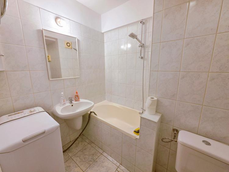 Apartament cu 3 camere semidecomandat, mobilat în Kogălniceanu