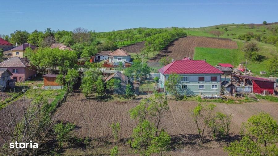 Casă cu 5 camere cu Teren 2594 Mp în Sic