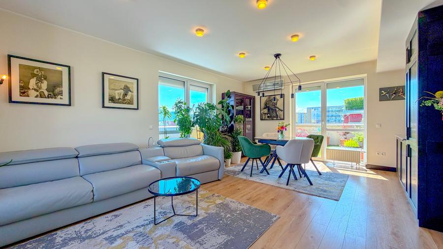 Penthouse cu 4 camere decomandat în Avantgarden