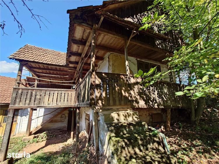 Casă cu 2 camere cu Teren 9223 Mp în Lunca