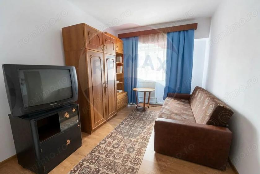 Apartament cu 3 camere decomandat în Est