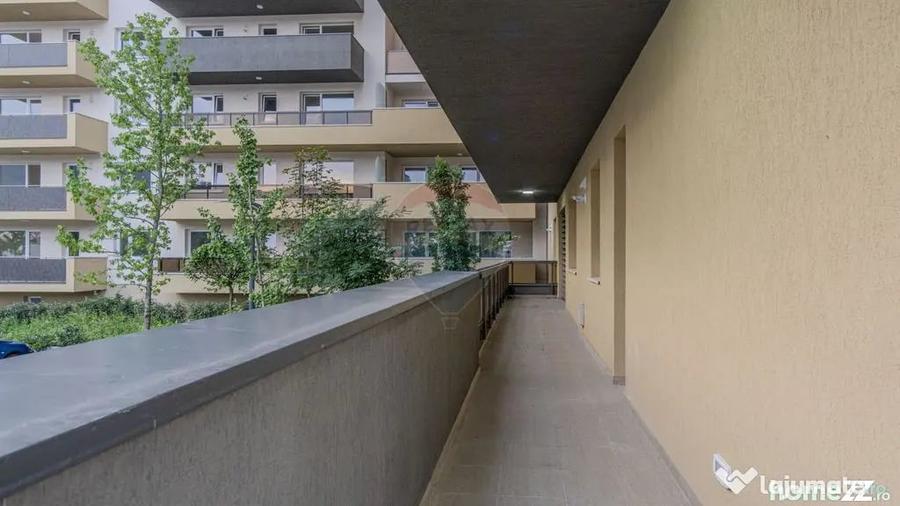 Apartament cu 9 camere decomandat în Astra