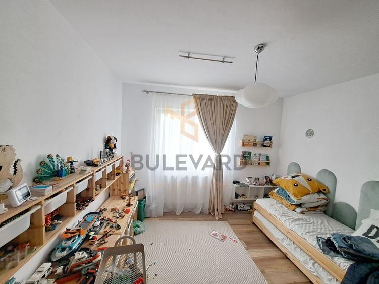 Apartament cu 4 camere decomandat, mobilat în Zorilor