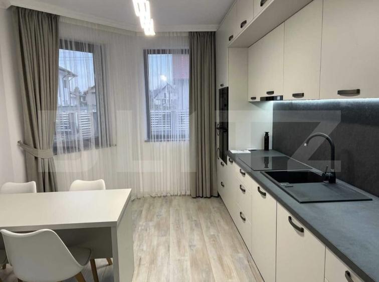 Casă individuală cu 6 camere cu Canalizare în Central