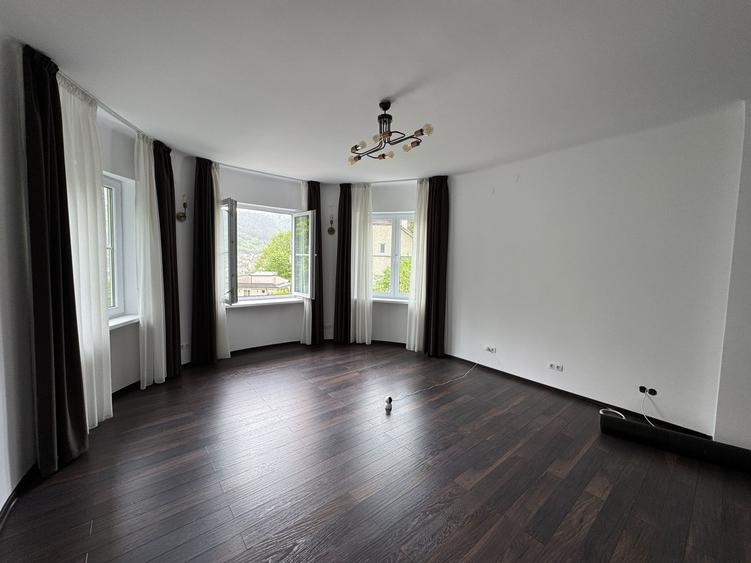 Apartament cu 2 camere decomandat, mobilat în Centrul Istoric