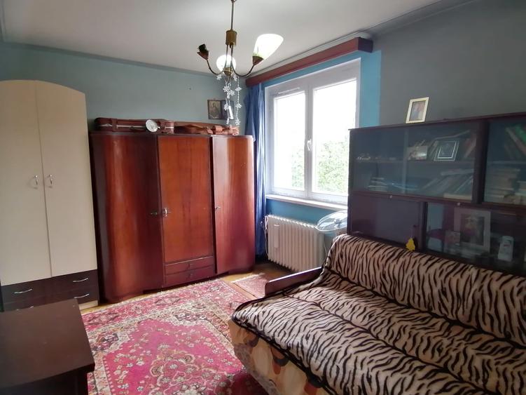 Apartament cu 3 camere semidecomandat în Titan