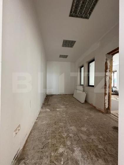 Casă individuală cu 6 camere cu Canalizare în Central