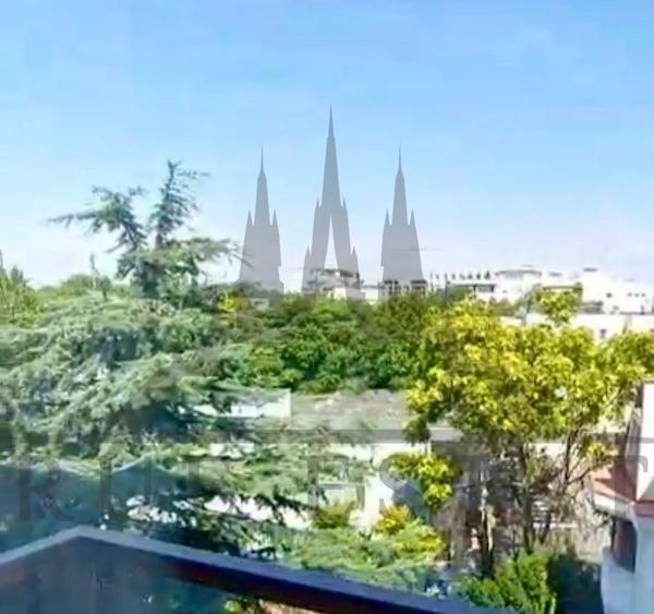 Penthouse cu 3 camere decomandat în Herăstrău