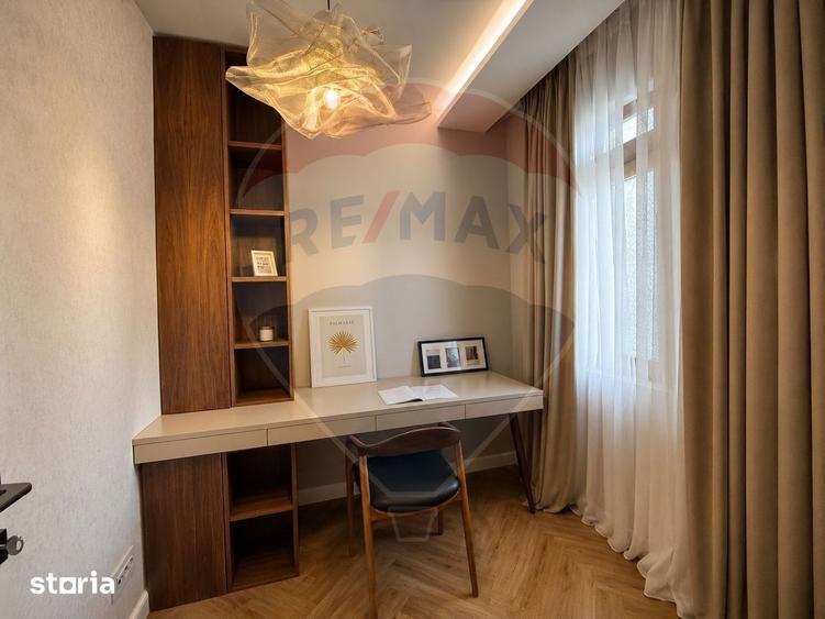 Casă cu 7 camere cu Teren 240 Mp în Sud