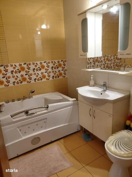 Apartament cu 3 camere decomandat în Craiovița Nouă